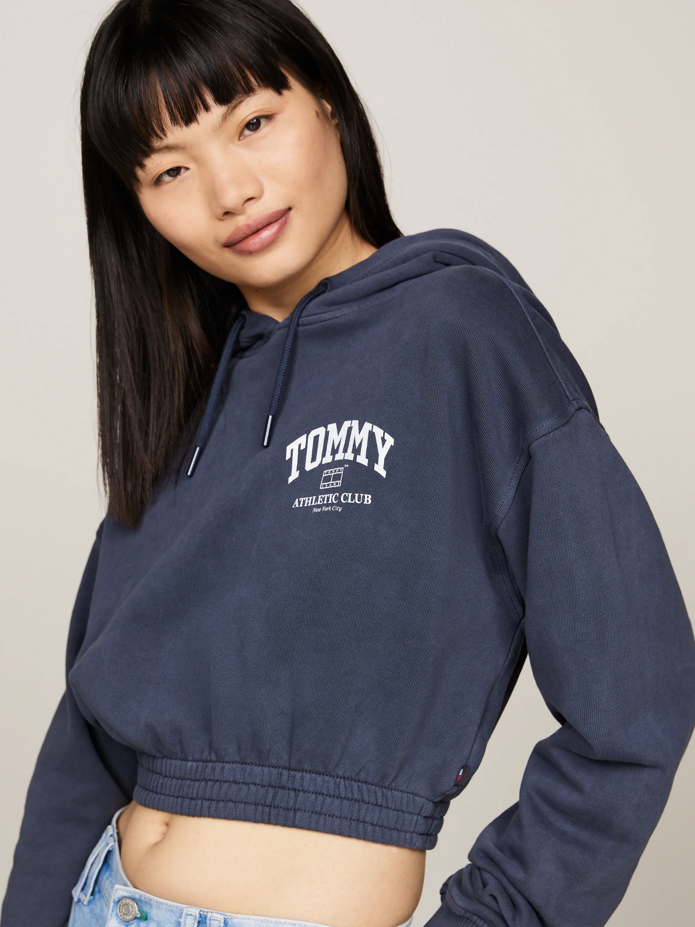 Varsity Logo Relaxed Cropped Fit Hoodie | Sweatshirts & Hoodies | Tommy Jeans